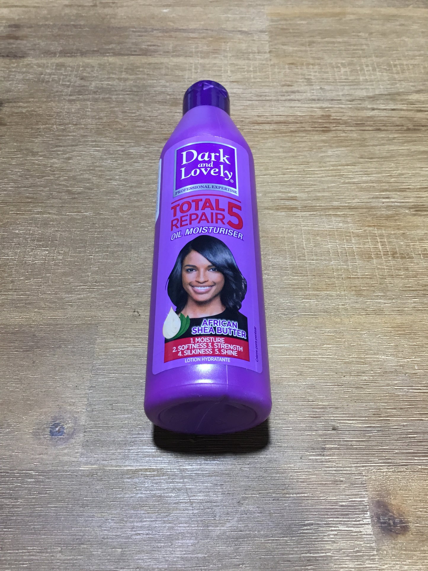 Dark and Lovely Oil Moisturiser Total 250ml