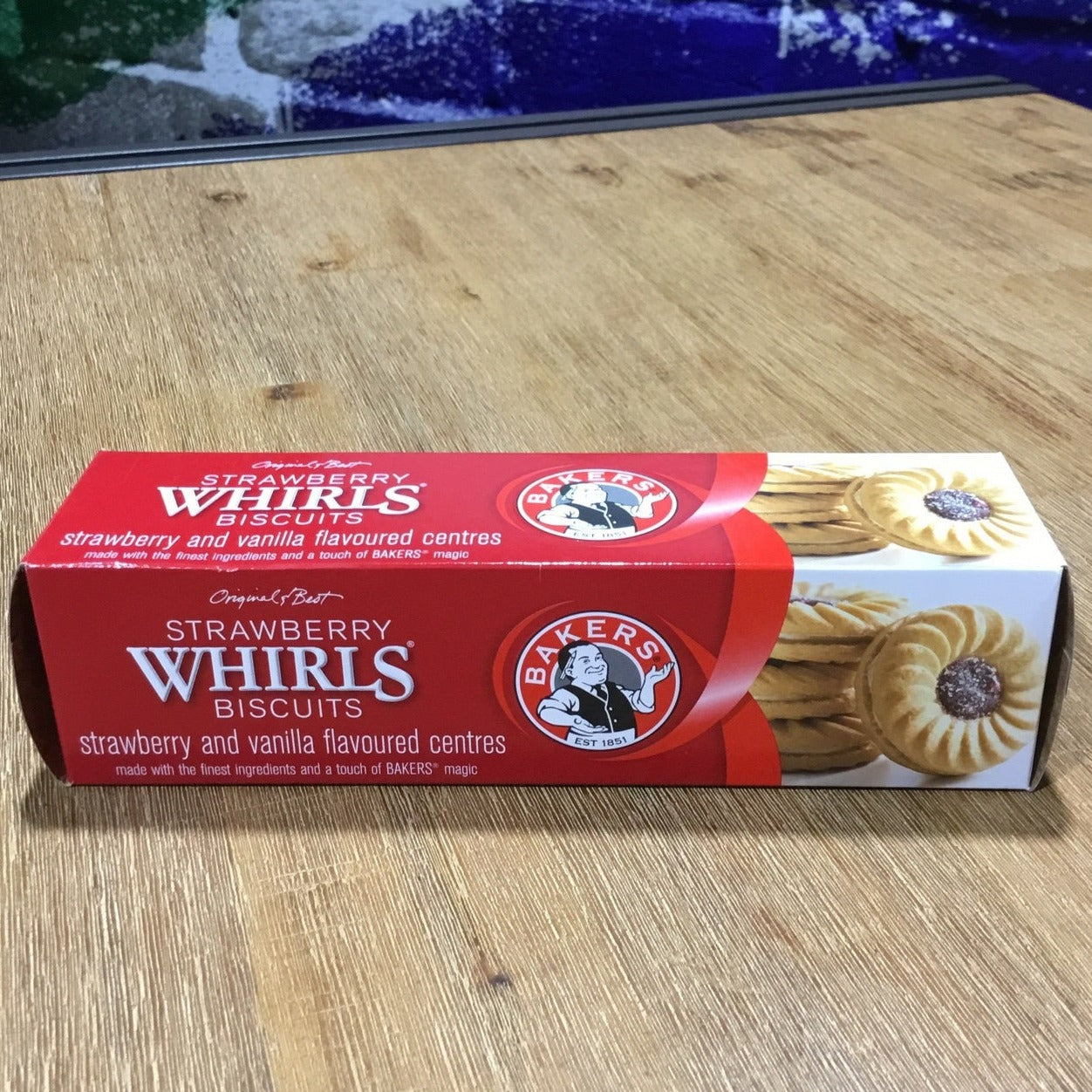 Bakers Strawberry Whirls 200g
