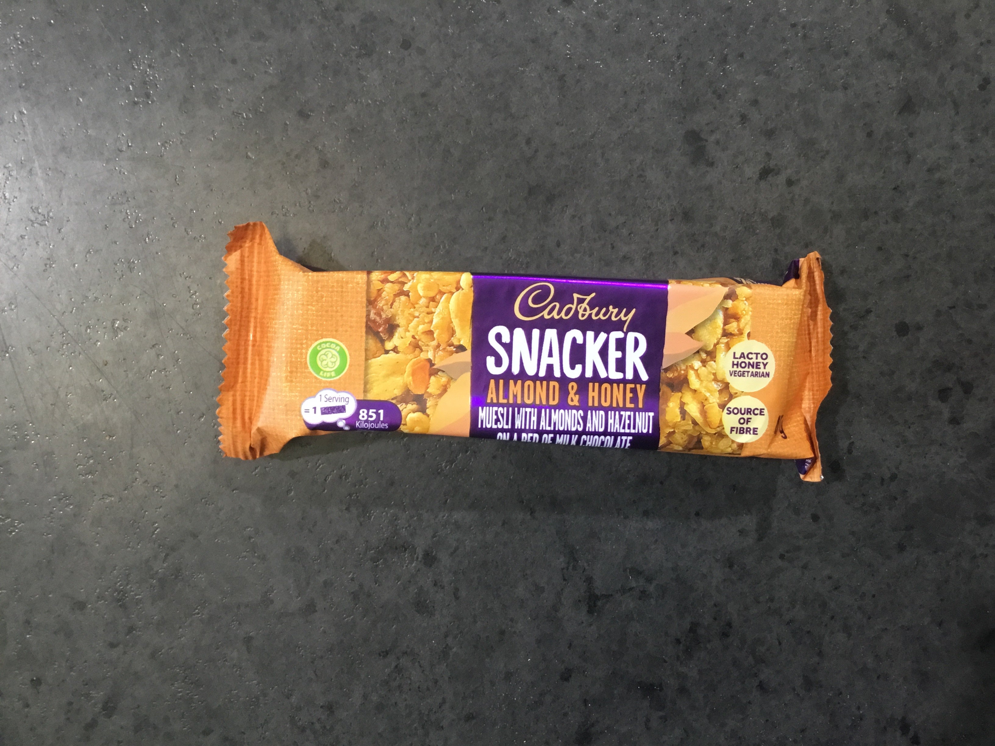 cadbury-snacker-chocolate-almond-honey-45g-bar-south-african-home-foods