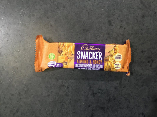 Cadbury Snacker Chocolate Almond Honey 45g Bar