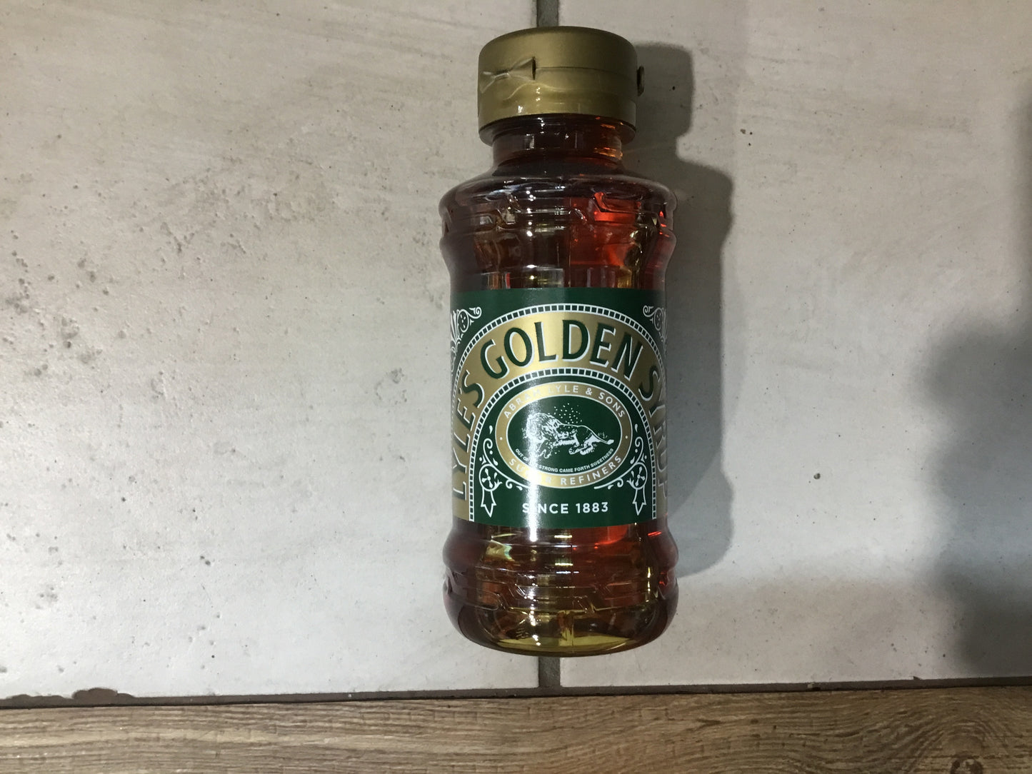 Lyle Golden Syrup Pouring Bottle 454g